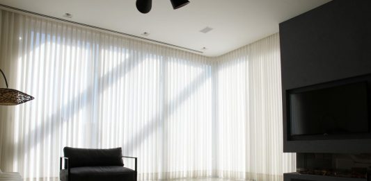 עם צל של ספק